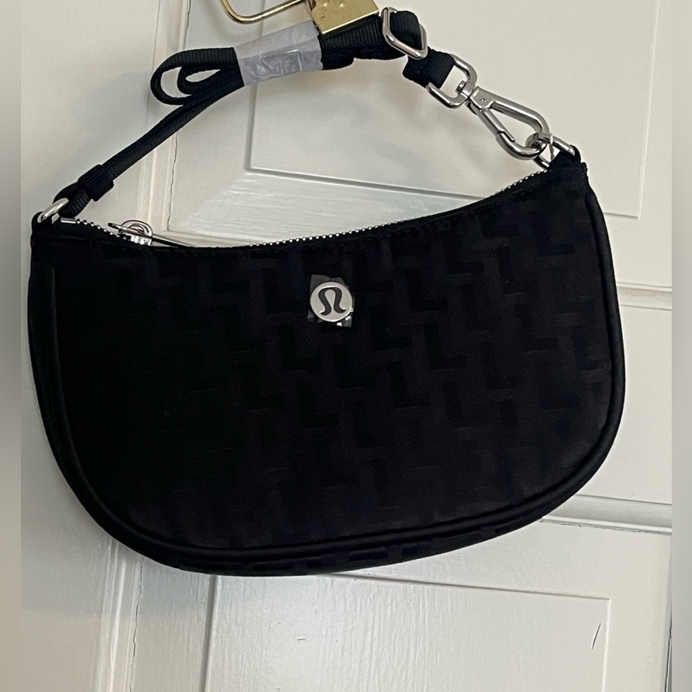 lululemon city essentials mini shoulder bag